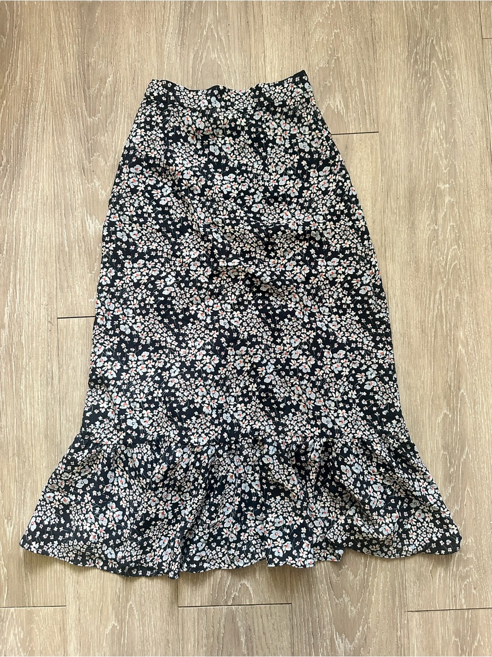 H&M Women's Black Floral Ruffle Hem Skirt